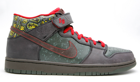 Moat Nike SB Dunk Mid